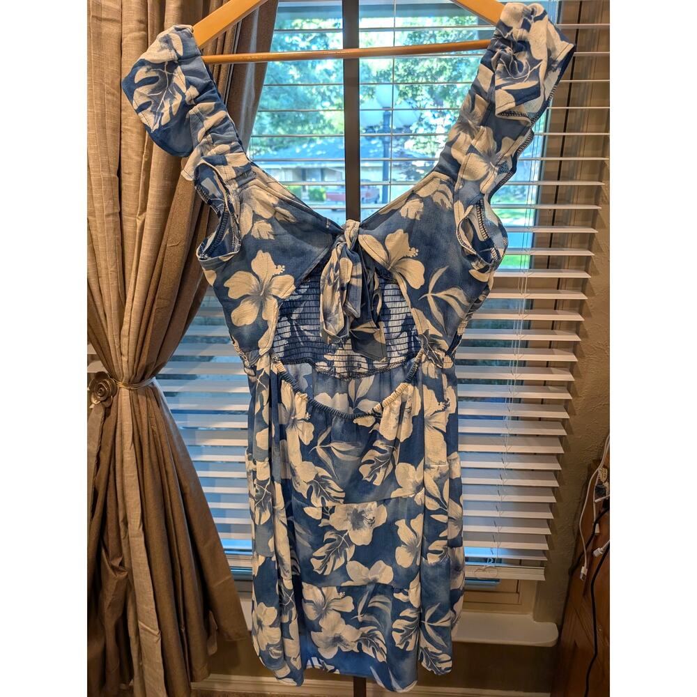 Madden NYC Floral Blue and White Mini Short Sleeve Dress Size L